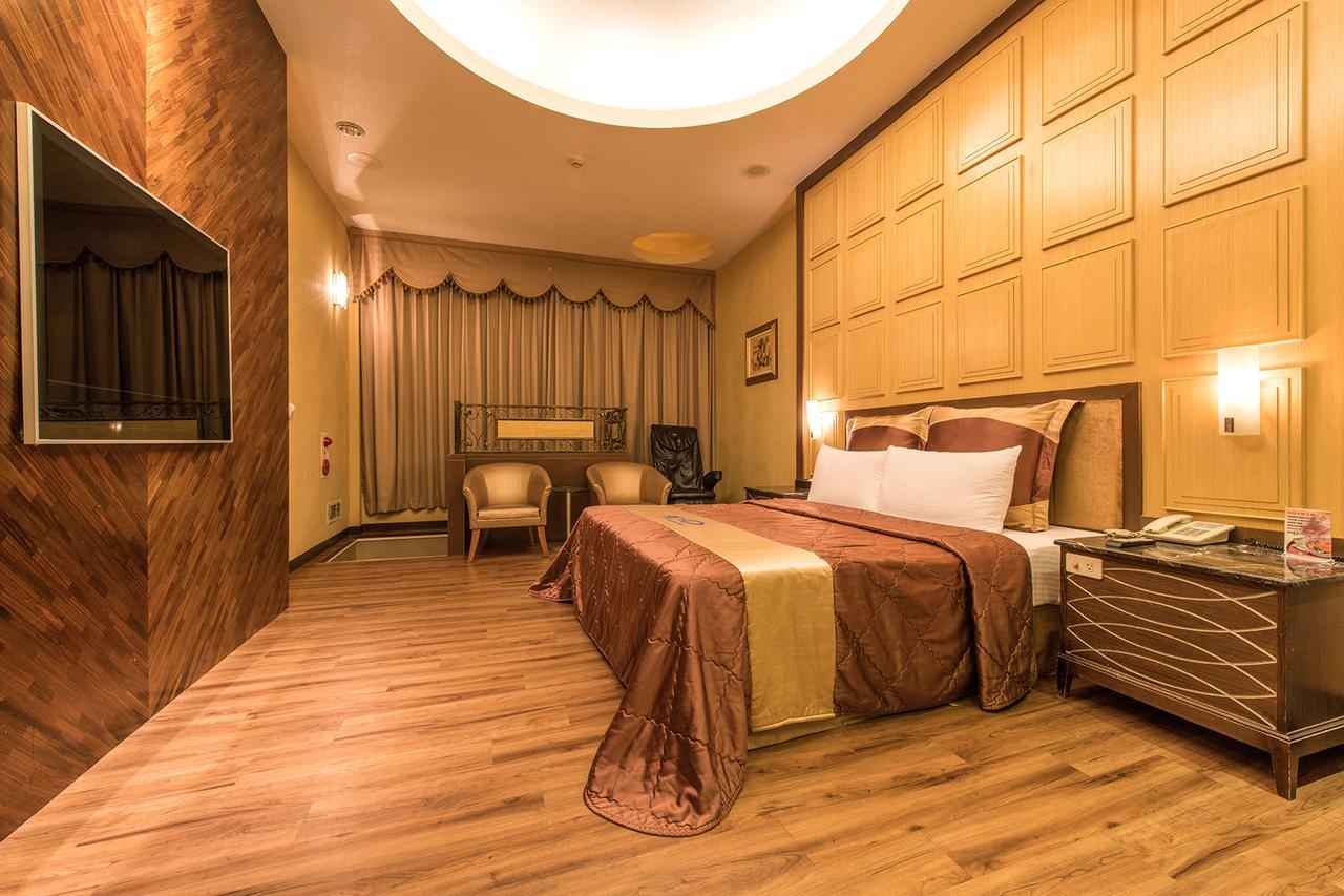 Hwu Meei Motel Tainan Exterior photo